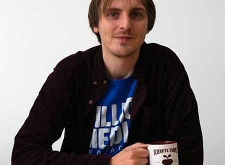 picture of Richie Billing with cup of tea